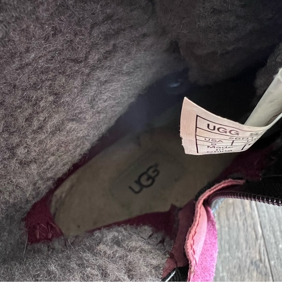 UGG Booties Black Leather Zip Women’s Size 9 - Picture 15 of 15